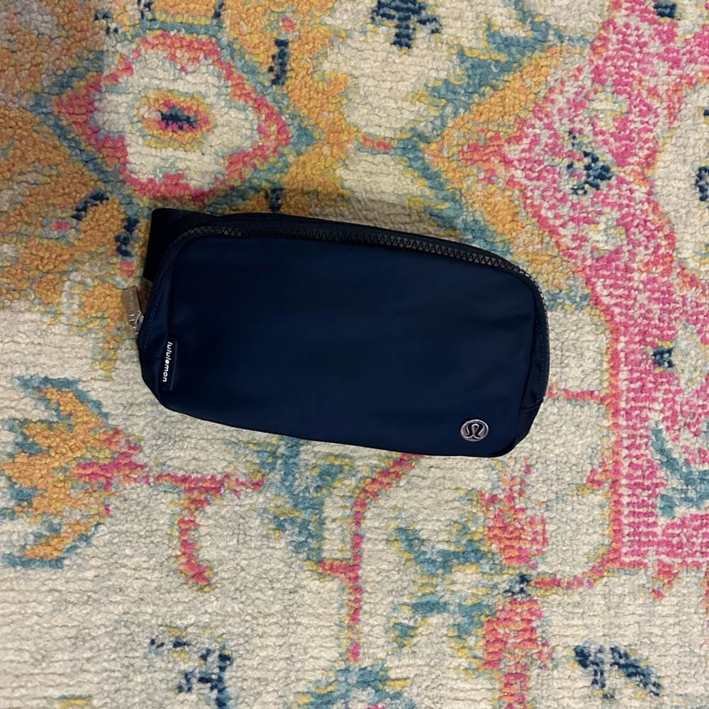 lulu lemon navy belt bag